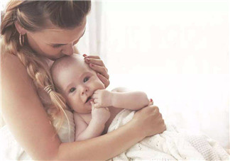 孩子幾個月到厭奶期 如何度過寶寶厭奶期 孩子幾個月到厭奶期 如何度過寶寶厭奶期