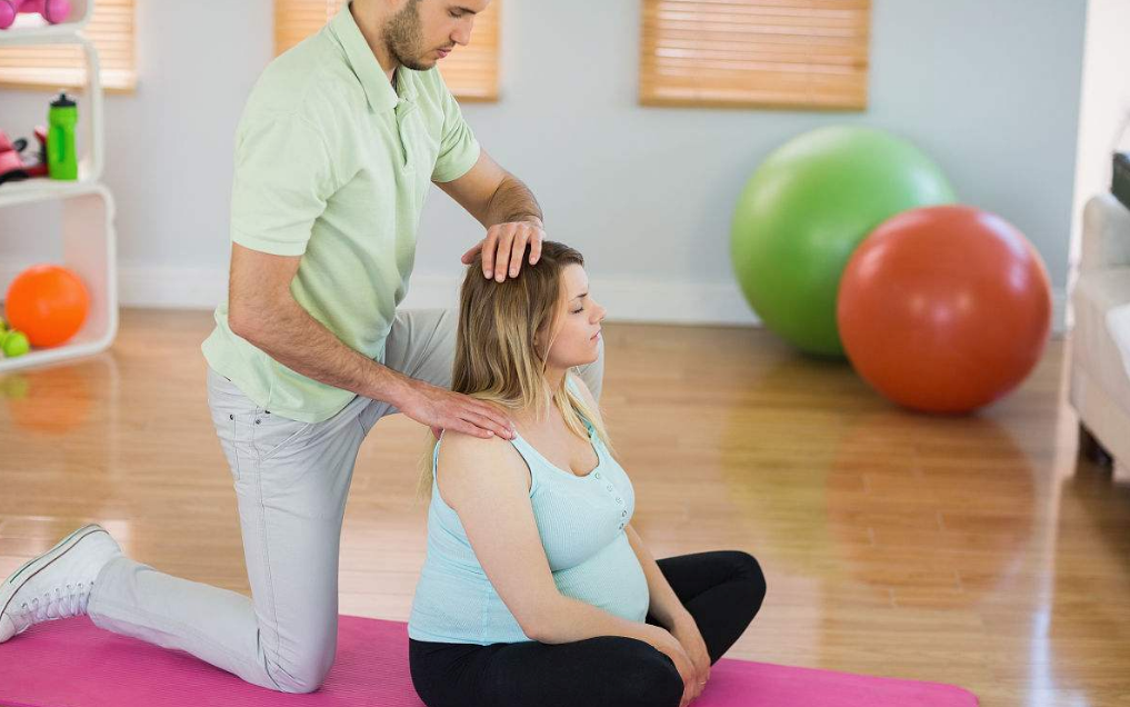 孕期便秘水腫抽筋按摩哪些穴位 緩解孕期便秘水腫抽筋怎么推拿