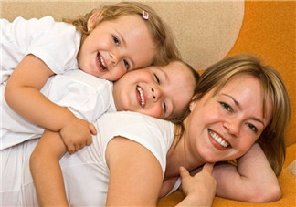 暑假與孩子的時光幽默的說說 和孩子玩高興搞笑的心情句子短語