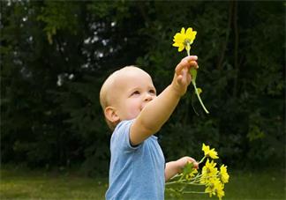 自己孩子比別人家孩子說話晚怎么辦 如何引導孩子早點說話