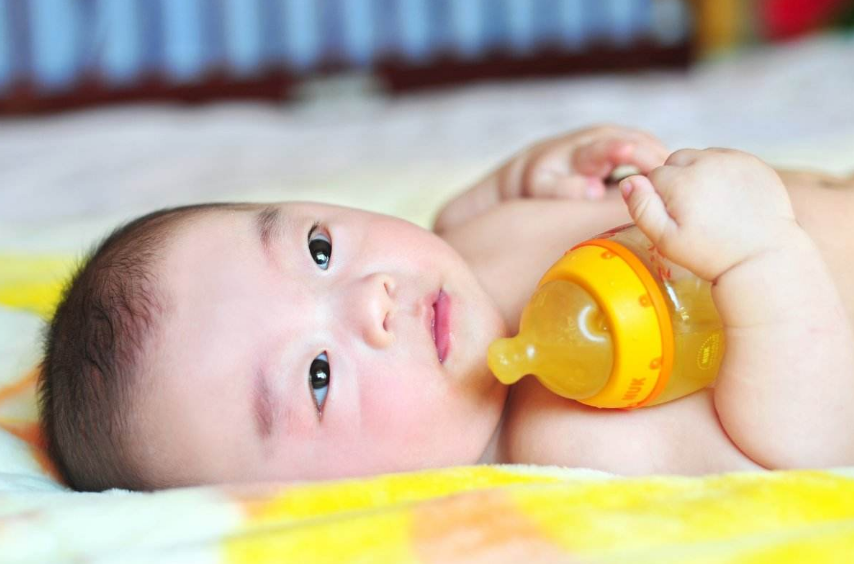 孩子夏天怎么喝水好 2018孩子夏天喝水相關問題解答