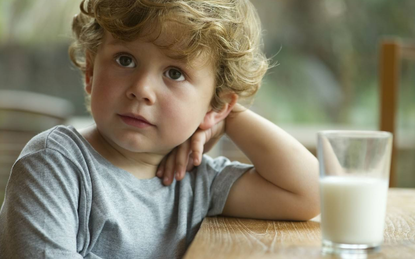 孩子夏天怎么喝水好 2018孩子夏天喝水相關問題解答