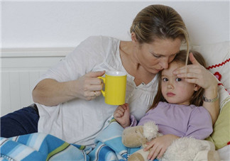 寶寶發燒需要立刻去醫院嗎 孩子發熱什么時候需要去醫院