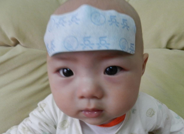 6個(gè)月到3歲幼兒發(fā)燒的處理方式 寶寶發(fā)燒怎么辦好