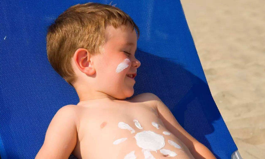 孩子喜歡在外面玩怎么避免中暑 孩子在外面玩避免中暑辦法 孩子喜歡在外面玩怎么避免中暑 孩子在外面玩避免中暑辦法