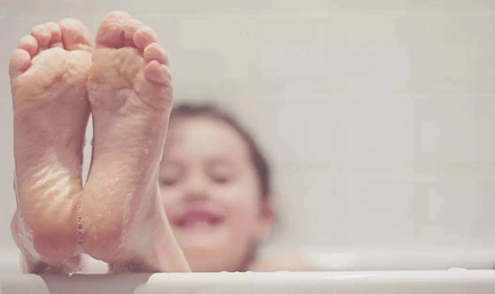 孩子喜歡在外面玩怎么避免中暑 孩子在外面玩避免中暑辦法 孩子喜歡在外面玩怎么避免中暑 孩子在外面玩避免中暑辦法