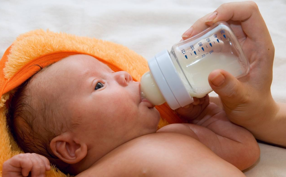 新生兒黃疸照太陽光有用嗎 新生兒黃疸照什么光有用