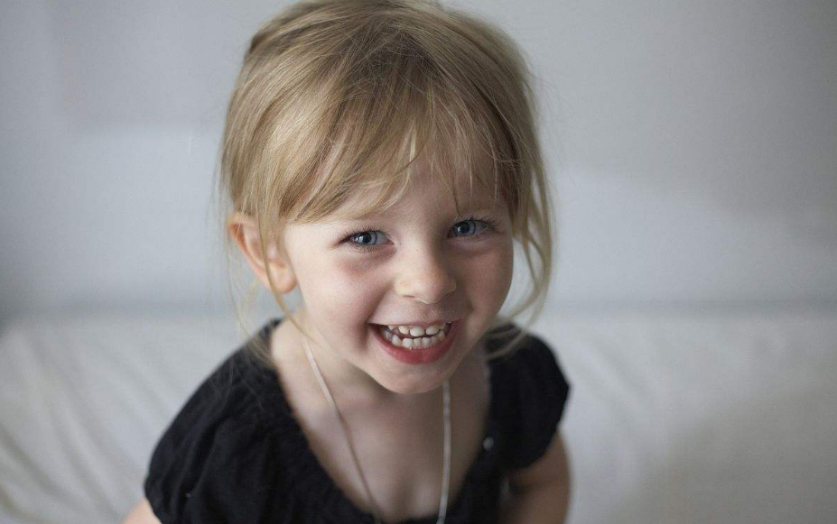 孩子不想開口喊人怎么做好 怎么以身作則讓孩子愿意喊人