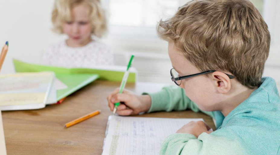 教小嬰兒認字好不好 不同年齡如何學認字