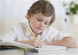 孩子寫暑假作業的心情說說 2018孩子寫暑假作業幽默的句子短語