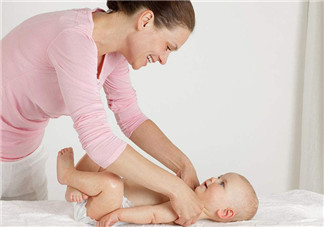 給寶寶按摩從頭部開始嗎 孩子按摩推拿的正確步驟方法 給寶寶按摩從頭部開始嗎 孩子按摩推拿的正確步驟方法