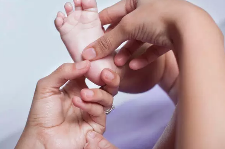 給寶寶按摩從頭部開始嗎 孩子按摩推拿的正確步驟方法 給寶寶按摩從頭部開始嗎 孩子按摩推拿的正確步驟方法