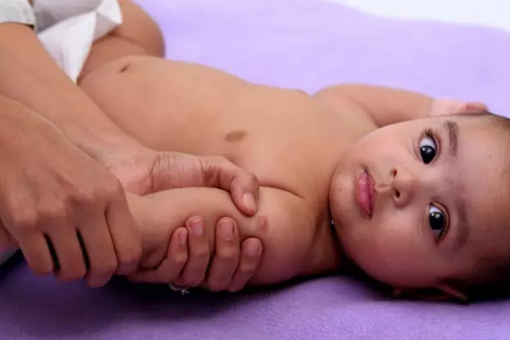 給寶寶按摩從頭部開始嗎 孩子按摩推拿的正確步驟方法 給寶寶按摩從頭部開始嗎 孩子按摩推拿的正確步驟方法