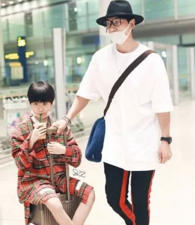 張亮兒子天天10歲身高163是遺傳嗎 怎么幫助孩子長(zhǎng)高 張亮兒子天天10歲身高163是遺傳嗎 怎么幫助孩子長(zhǎng)高