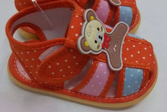 夏天給寶寶買(mǎi)鞋怎么選擇尺碼 夏天給寶寶量腳的方法