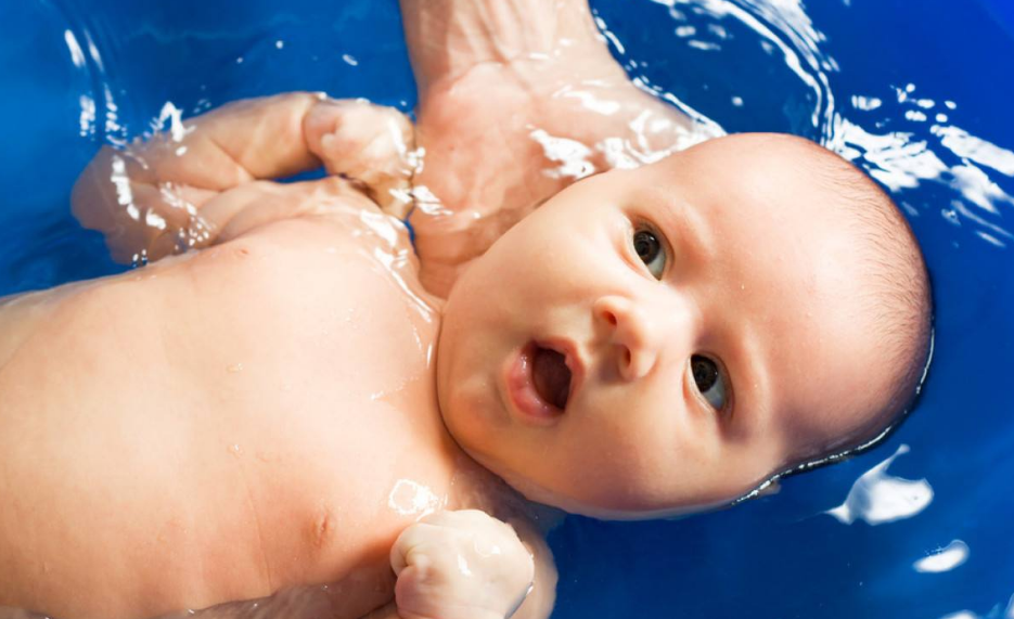 嬰兒游泳的好處 寶寶游泳洗澡要準備什么2018