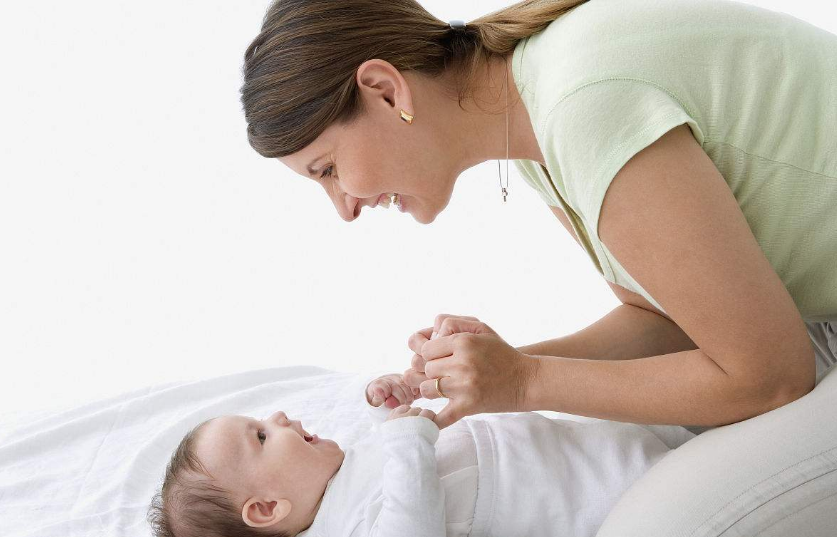 寶寶說(shuō)話不會(huì)表達(dá)怎么辦 嬰幼兒口語(yǔ)表達(dá)訓(xùn)練如何做 寶寶說(shuō)話不會(huì)表達(dá)怎么辦 嬰幼兒口語(yǔ)表達(dá)訓(xùn)練如何做