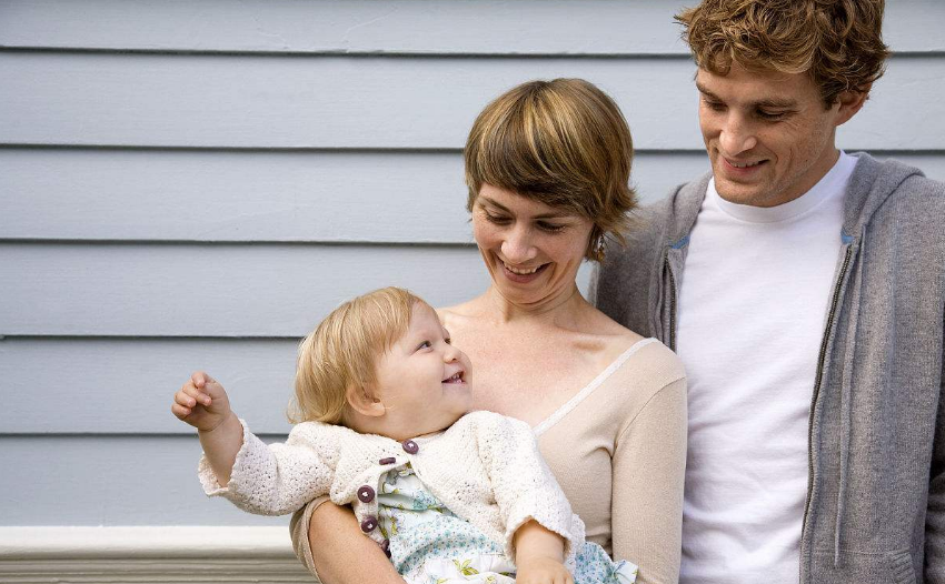 二孩家庭如何預防大寶鬧情緒 如何避免寶寶爭寵