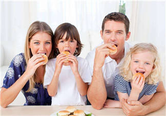 大寶就要讓著小寶嗎 大寶和弟妹如何和諧相處 大寶就要讓著小寶嗎 大寶和弟妹如何和諧相處