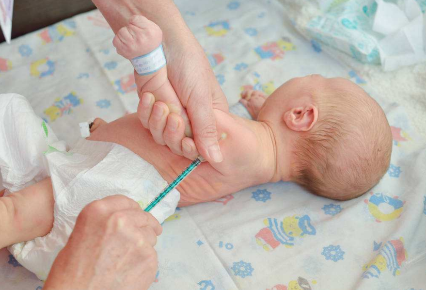 新生兒腸病毒有哪些癥狀 如何防范新生兒腸病毒 新生兒腸病毒有哪些癥狀 如何防范新生兒腸病毒