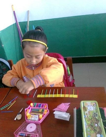 寶寶愛撿小石頭昆蟲怎么辦 孩子細微事物敏感期怎么做比較好