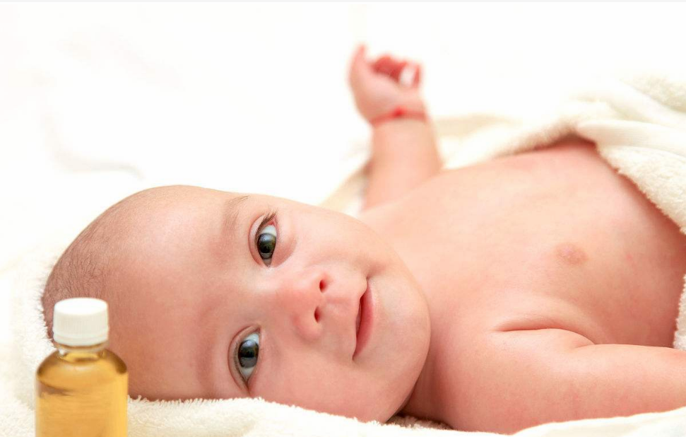 兩歲前寶寶脹氣能用脹氣膏嗎 為什么寶寶不能用脹氣膏 兩歲前寶寶脹氣能用脹氣膏嗎 為什么寶寶不能用脹氣膏