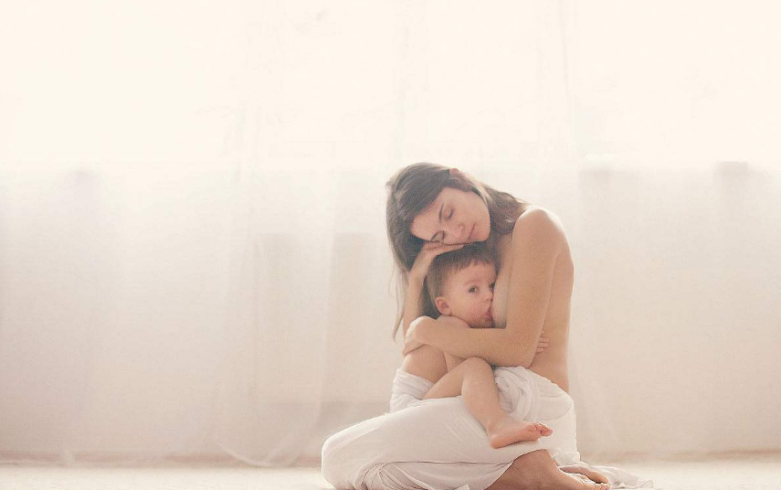 胸小母乳就少嗎 哺乳媽媽胸小會不會沒有母乳