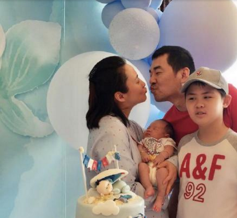 陳建斌寫詩慶祝小兒子滿月怎么回事 陳建斌寫了什么詩 陳建斌寫詩慶祝小兒子滿月怎么回事 陳建斌寫了什么詩