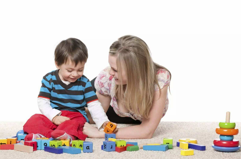 爸媽言傳身教會影響孩子嗎 父母給孩子帶來正面影響