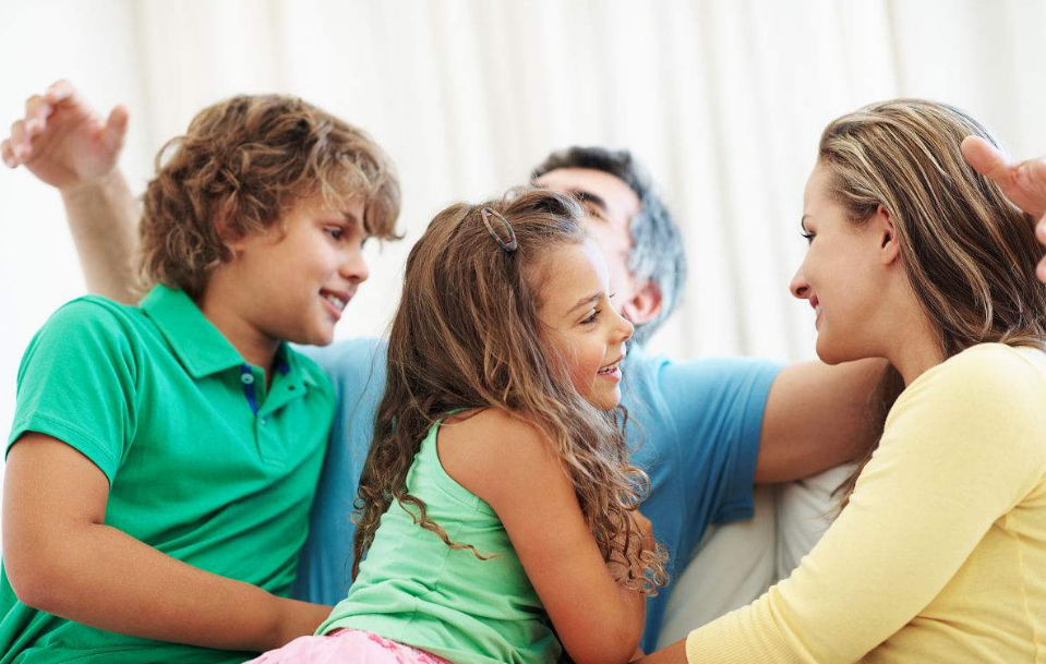 爸媽言傳身教會影響孩子嗎 父母給孩子帶來正面影響