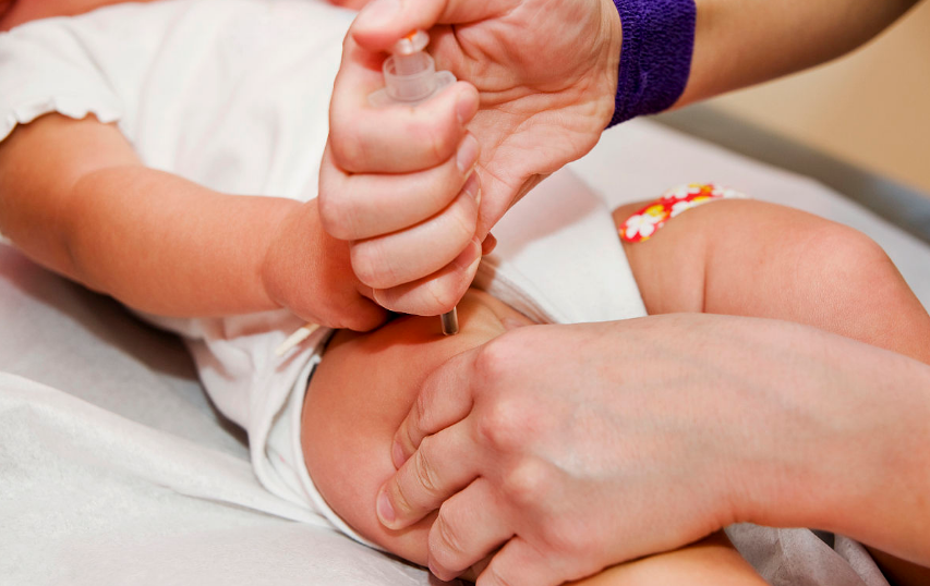 寶寶夏天打疫苗可以洗澡嗎 寶寶夏天打疫苗怎么洗澡好