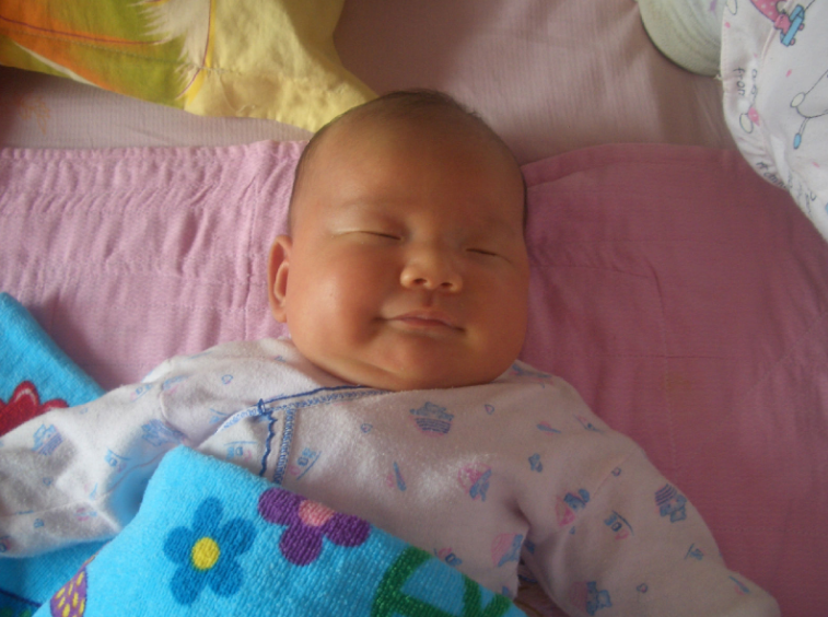 寶寶突然嗆奶了應該怎么做比較好 寶寶嗆奶應急做法