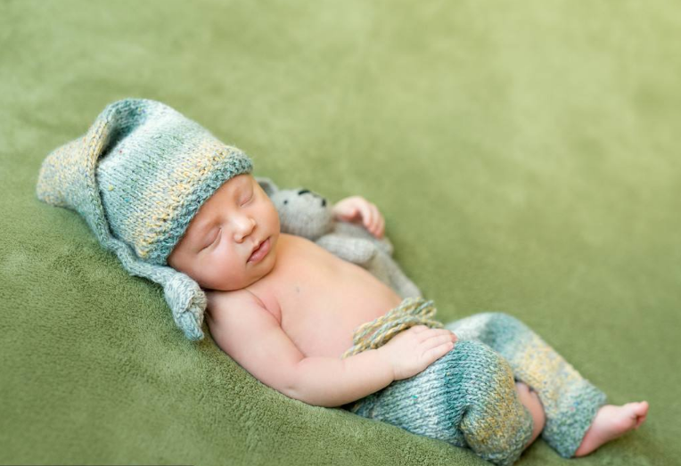 哄娃睡覺難的說說感慨 終于哄娃睡著了幽默的句子短語 哄娃睡覺難的說說感慨 終于哄娃睡著了幽默的句子短語