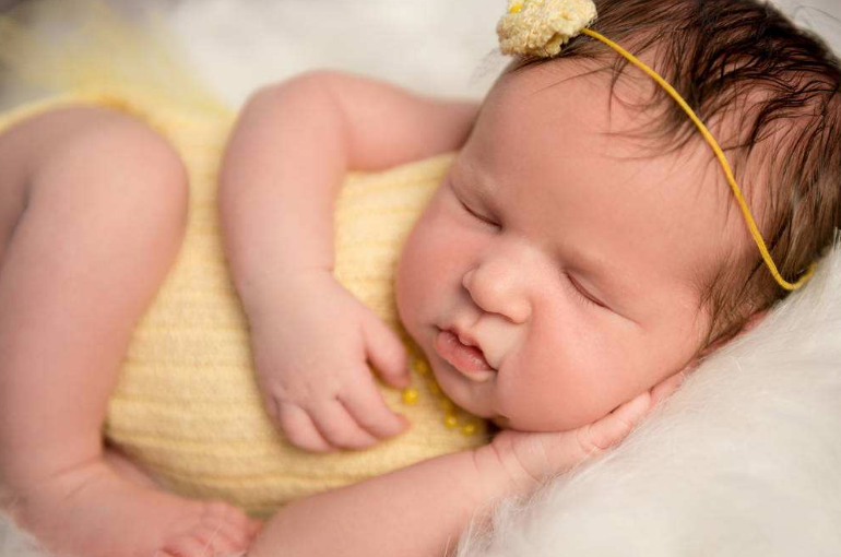 哄娃睡覺難的說說感慨 終于哄娃睡著了幽默的句子短語 哄娃睡覺難的說說感慨 終于哄娃睡著了幽默的句子短語