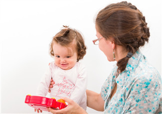 保姆在家帶孩子主人應該注意什么 如何與帶寶寶的保姆相處 保姆在家帶孩子主人應該注意什么 如何與帶寶寶的保姆相處