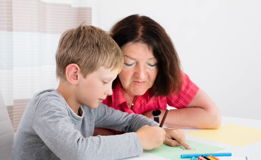 保姆在家帶孩子主人應該注意什么 如何與帶寶寶的保姆相處 保姆在家帶孩子主人應該注意什么 如何與帶寶寶的保姆相處