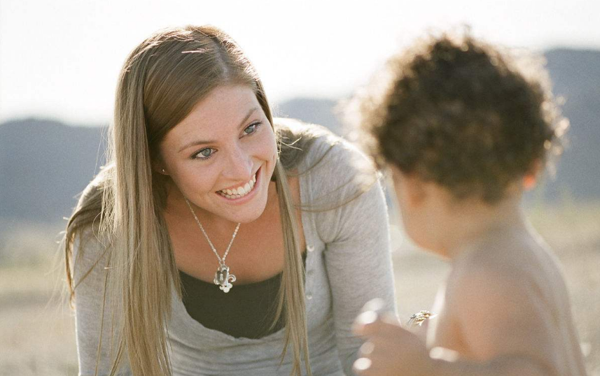 孩子被嘲笑應該怎么去應對比較好 孩子被嘲笑正確做法 孩子被嘲笑應該怎么去應對比較好 孩子被嘲笑正確做法