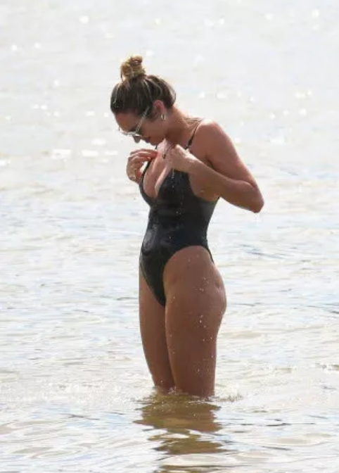 維密超模糖糖二胎產(chǎn)后怎么恢復(fù)的 產(chǎn)后如何恢復(fù)細(xì)腰平坦小腹