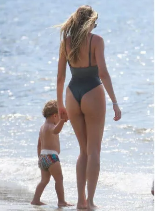 維密超模糖糖二胎產(chǎn)后怎么恢復(fù)的 產(chǎn)后如何恢復(fù)細(xì)腰平坦小腹