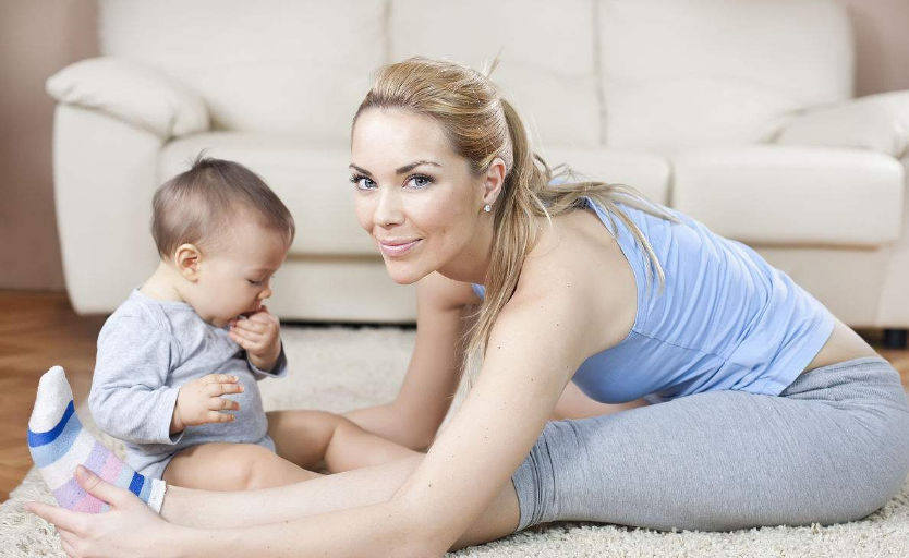 維密超模糖糖二胎產(chǎn)后怎么恢復(fù)的 產(chǎn)后如何恢復(fù)細(xì)腰平坦小腹