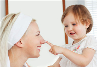 怎么給嬰兒穴位按摩舒緩不適 如何強健寶寶體質 怎么給嬰兒穴位按摩舒緩不適 如何強健寶寶體質