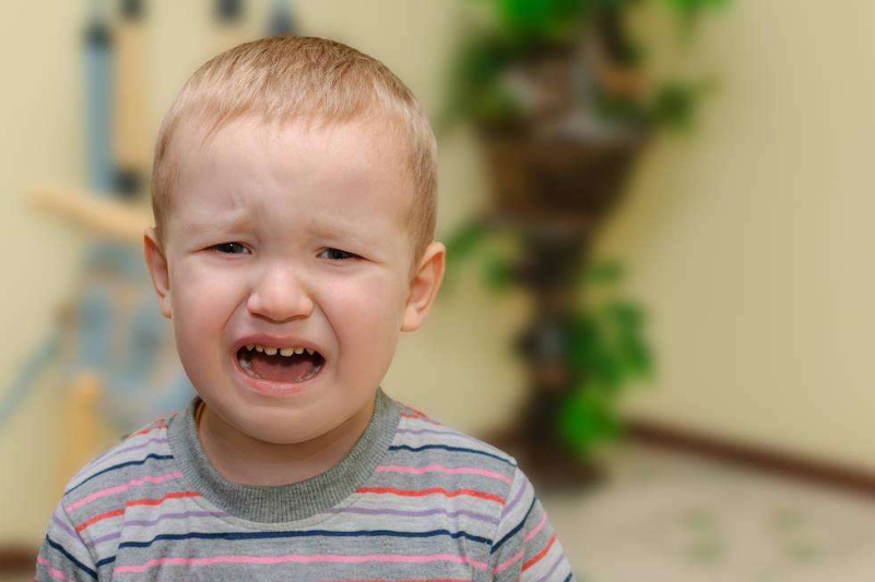 孩子哭累了就睡著了有什么影響 寶寶哭累了睡著有什么危害