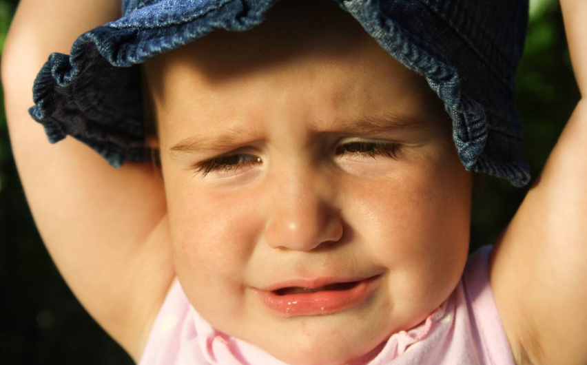 孩子哭累了就睡著了有什么影響 寶寶哭累了睡著有什么危害