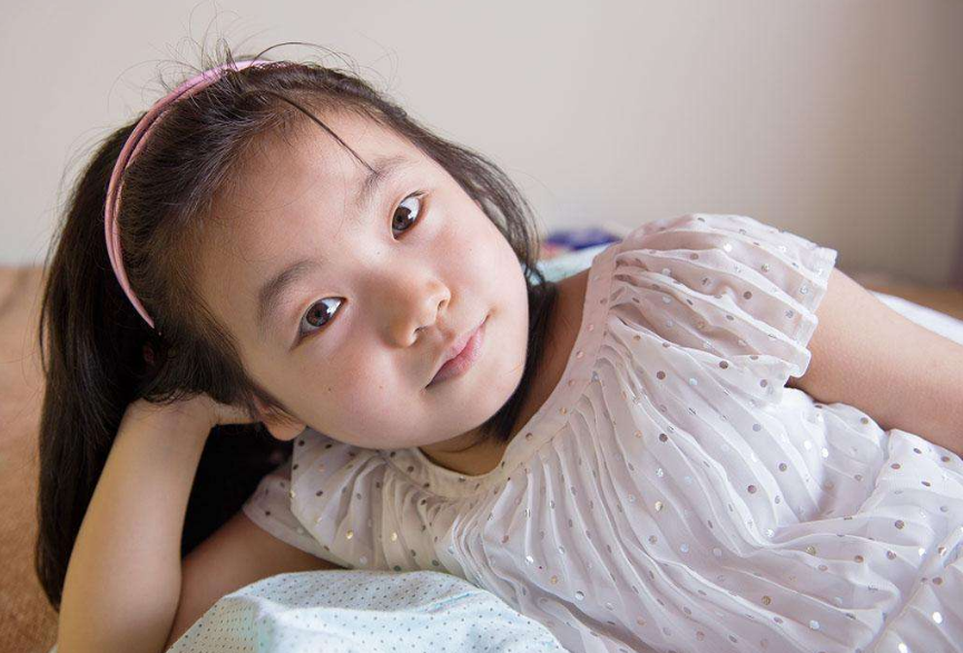 捏寶寶臉會讓寶寶變丑嗎 寶寶的臉不能捏嗎