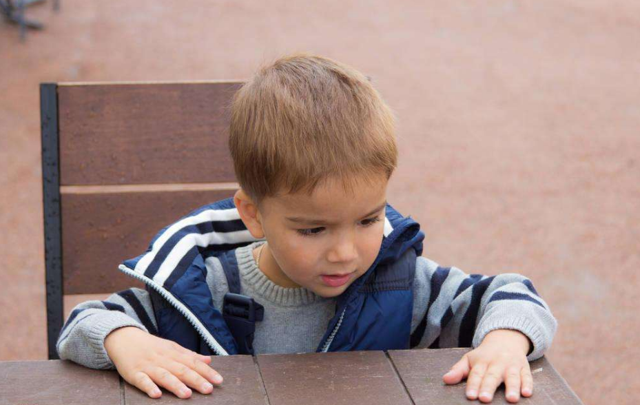 怎么培養(yǎng)孩子與人的社交能力 提高孩子情商和人溝通方法