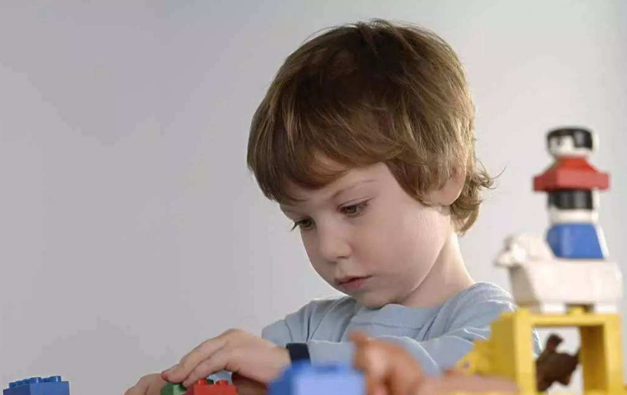 孩子專注力不高是什么原因 為什么會缺乏專注力 孩子專注力不高是什么原因 為什么會缺乏專注力