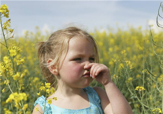 孩子哈啾鼻子揉不停是鼻子過敏嗎 如何避免寶寶鼻子過敏