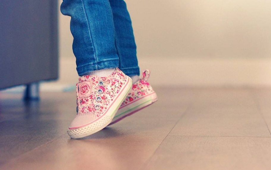 寶寶踮腳走是腳有問題嗎 寶寶喜歡踮腳走是什么原因