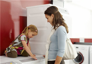 產后掉發會持續多久 如何照護產后落發