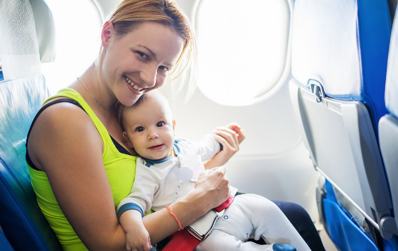 嬰兒多大可以搭乘飛機 寶寶第一次坐飛機需要注意什么
